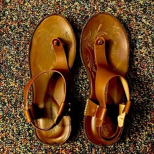 Tommy Bahama Tanna Sandals